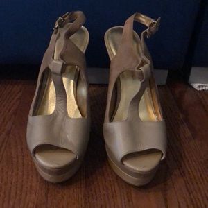 Jessica Simpson opened toe heels